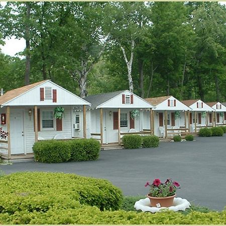 Seven Dwarfs Cabins - White Cabin Lake George Buitenkant foto