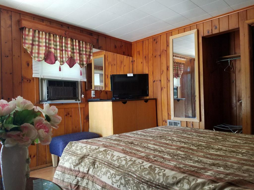 Seven Dwarfs Cabins - White Cabin Lake George Buitenkant foto