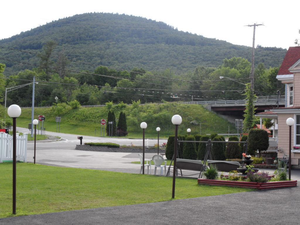 Seven Dwarfs Cabins - White Cabin Lake George Buitenkant foto